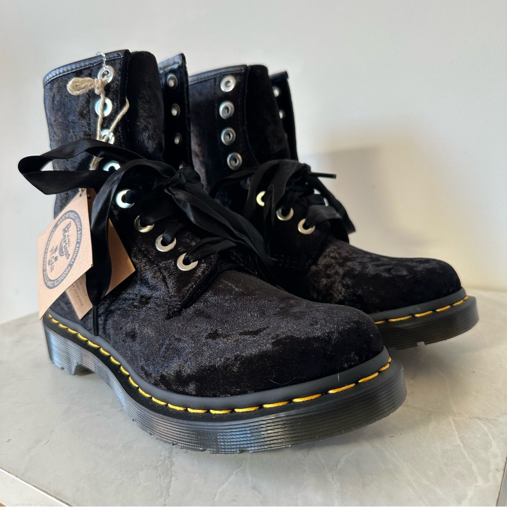 Dr. Martens 1460 Black Crushed Velvet - size 7